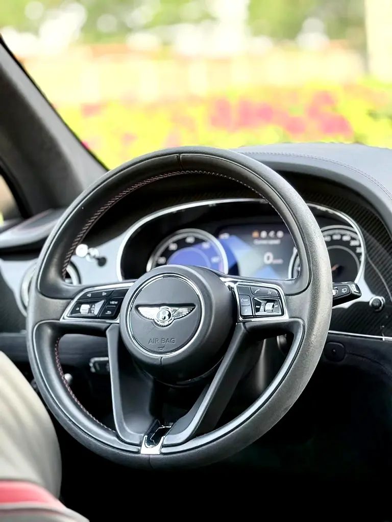 BENTLEY BENTAYGA W12 SPEED | GCC SPECS | YEAR : 2020 | F.S.H WITH AGENCY | UNDER WARRANTY - Image 10