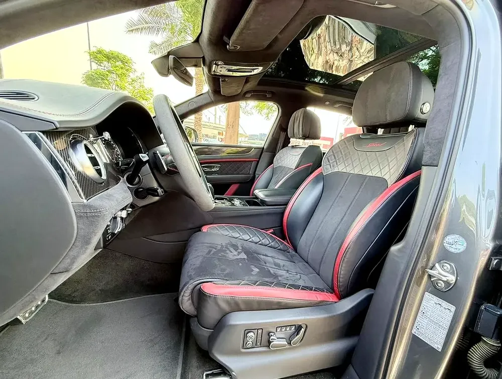 BENTLEY BENTAYGA W12 SPEED | GCC SPECS | YEAR : 2020 | F.S.H WITH AGENCY | UNDER WARRANTY - Image 7