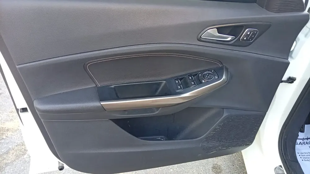 Ford Escort Titanium 2020 Fully Loaded- GCC Specs - Lady Driven - Image 12
