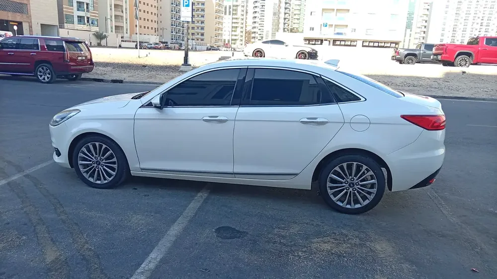 Ford Escort Titanium 2020 Fully Loaded- GCC Specs - Lady Driven - Image 4