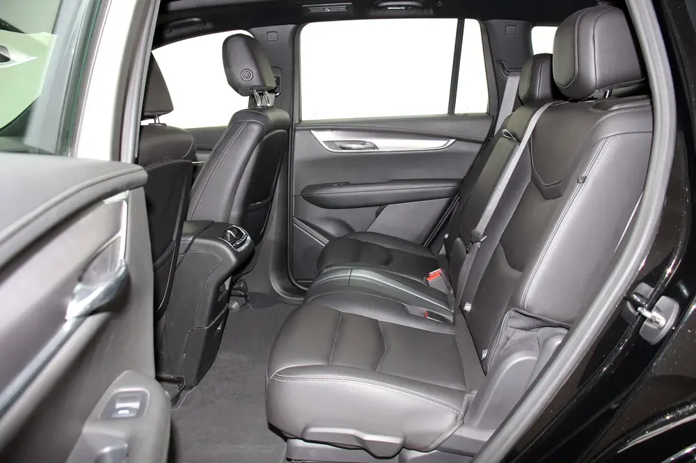 Pristine 2023 Cadillac XT6 Luxury | GCC Specs - Image 10