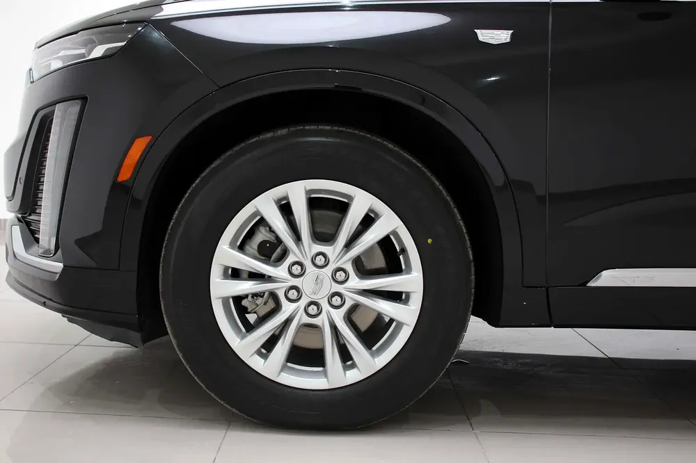 Pristine 2023 Cadillac XT6 Luxury | GCC Specs - Image 6