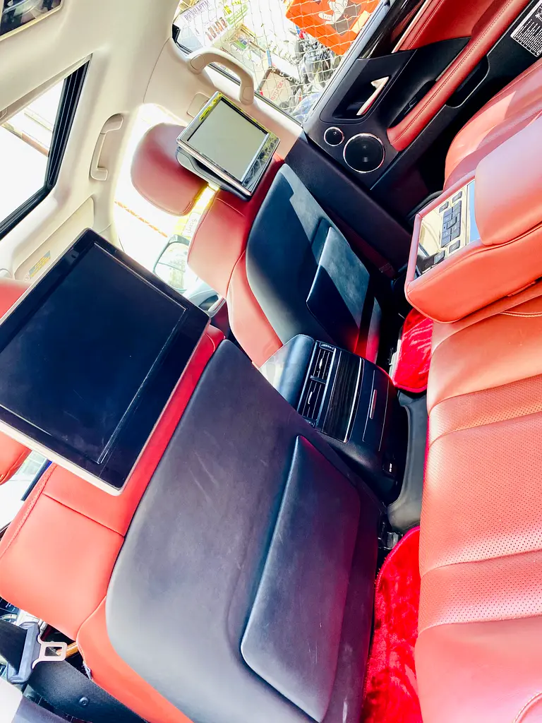 Lexus LX 570 Luxury 2017 - American Specs - Fully Loaded - Image 12