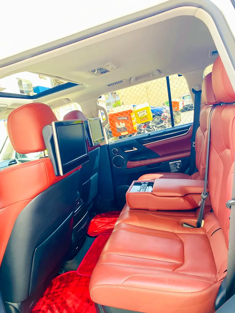 Lexus LX 570 Luxury 2017 - American Specs - Fully Loaded - Image 13