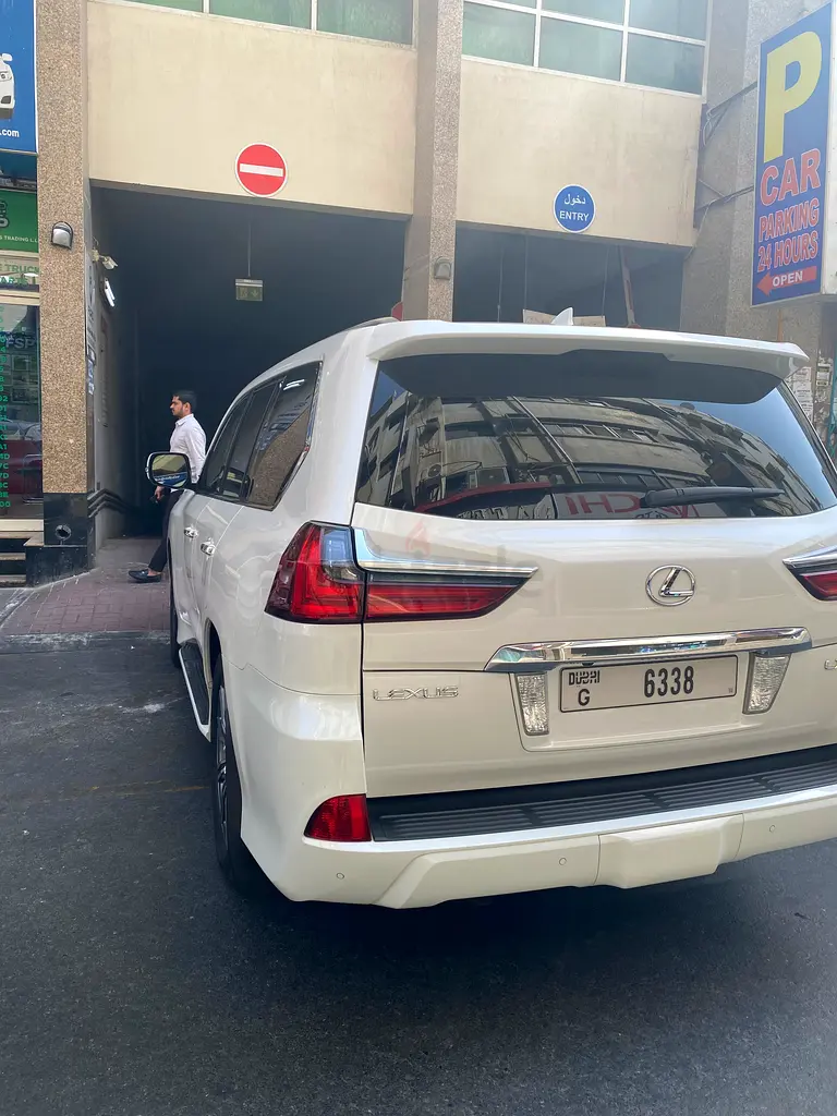 Lexus LX 570 Luxury 2017 - American Specs - Fully Loaded - Image 7