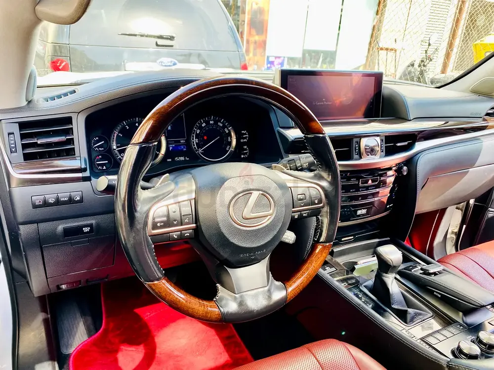 Lexus LX 570 Luxury 2017 - American Specs - Fully Loaded - Image 9
