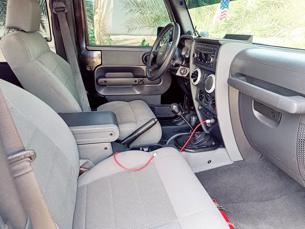 Jeep Wrangler Sahara 2008 GCC Specs - Well Maintained - MANUAL TRANSMISSION - Image 11