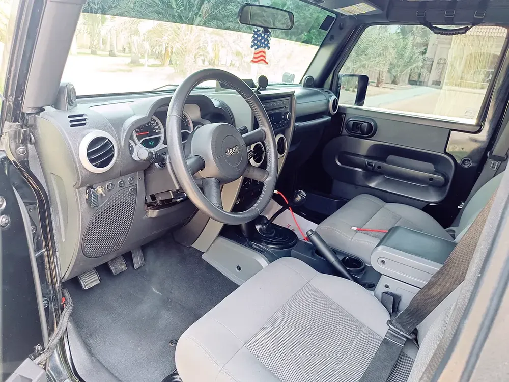 Jeep Wrangler Sahara 2008 GCC Specs - Well Maintained - MANUAL TRANSMISSION - Image 8