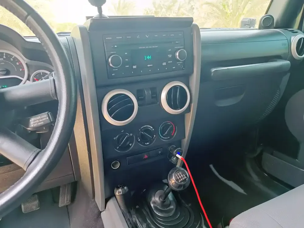 Jeep Wrangler Sahara 2008 GCC Specs - Well Maintained - MANUAL TRANSMISSION - Image 9