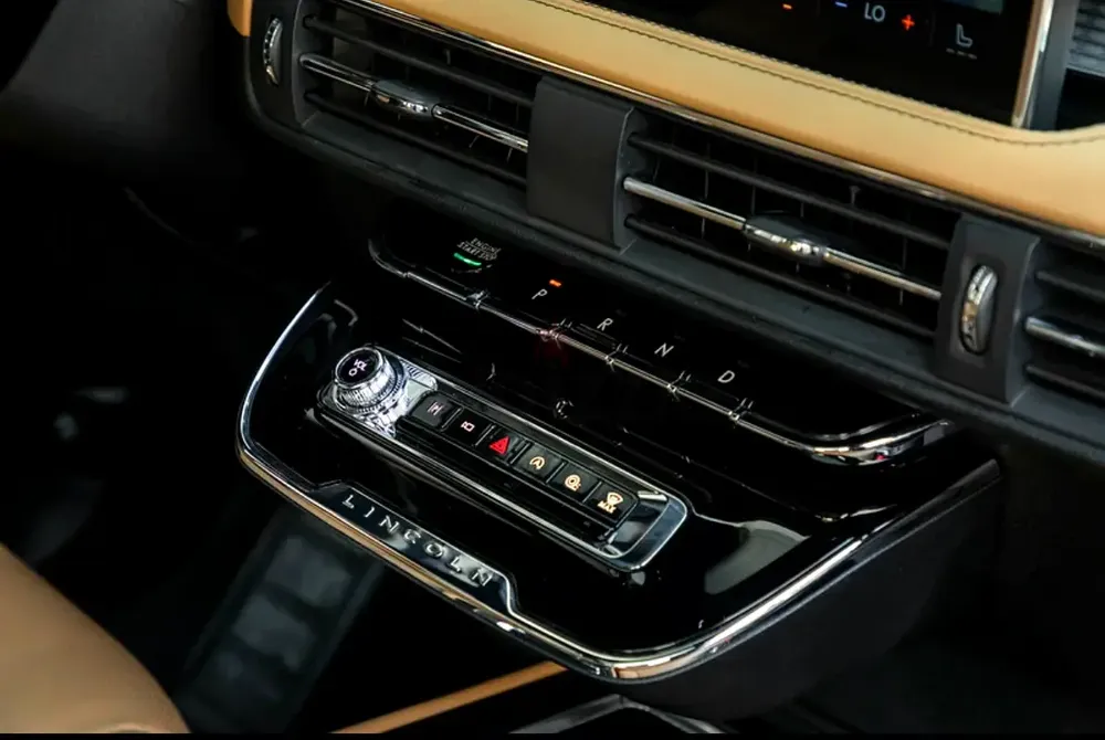 2023 Lincoln Corsair Reserve GCC Specs Luxury SUV - Image 14