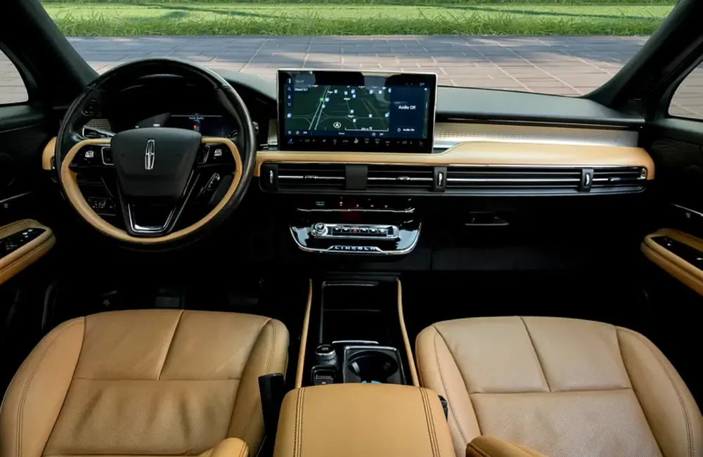 2023 Lincoln Corsair Reserve GCC Specs Luxury SUV - Image 17