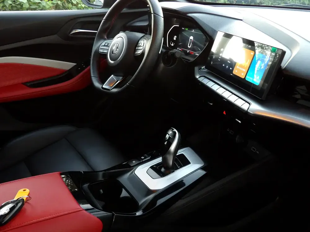 MG GT Deluxe 2025 GCC Specs Sun Roof In Perfect Conditions - Image 15