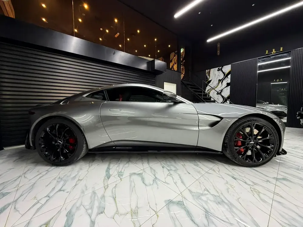 V8 Vantage | GCC | Swiss Warranty Till 2028 - Image 4