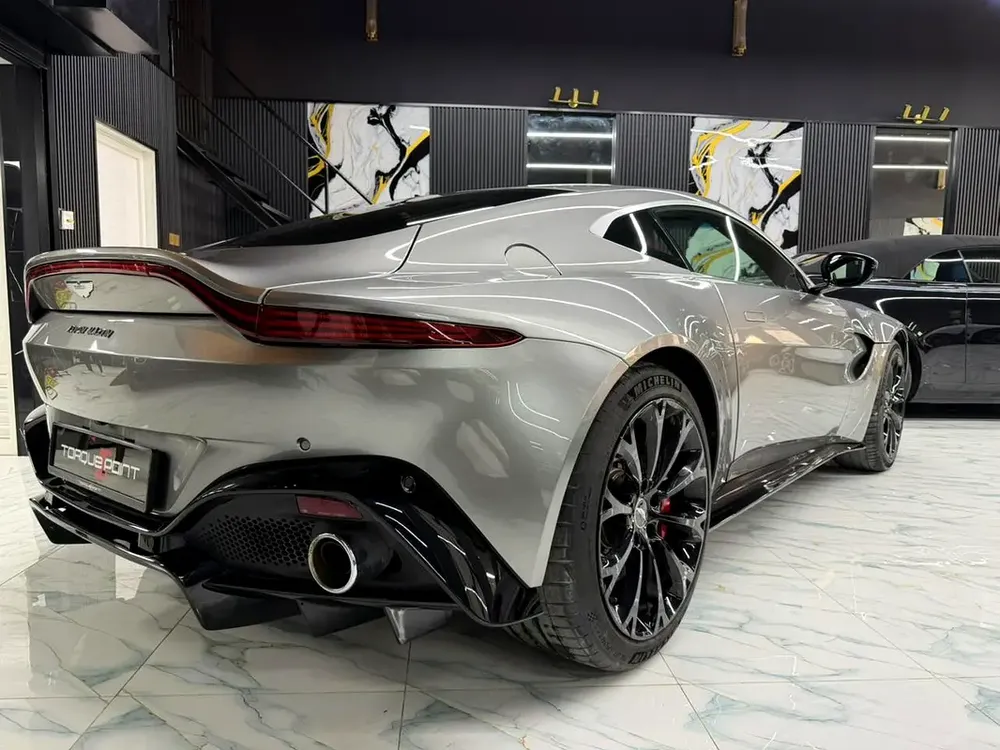V8 Vantage | GCC | Swiss Warranty Till 2028 - Image 7