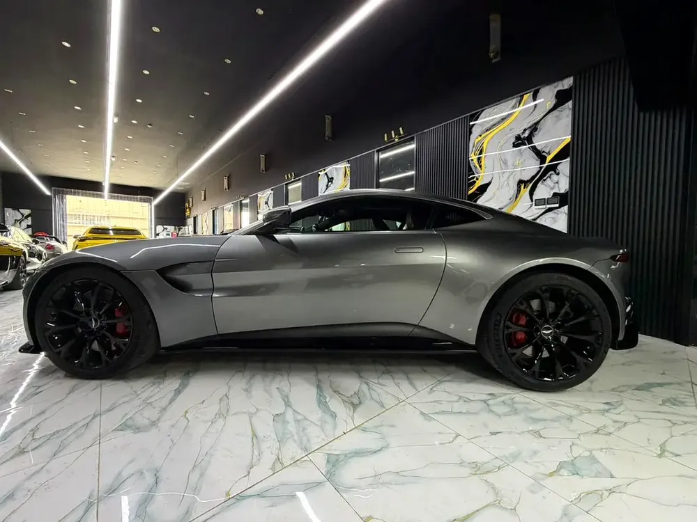 V8 Vantage | GCC | Swiss Warranty Till 2028 - Image 8