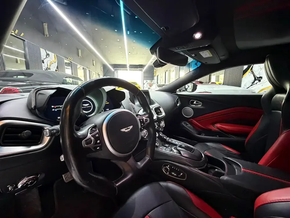 V8 Vantage | GCC | Swiss Warranty Till 2028 - Image 9