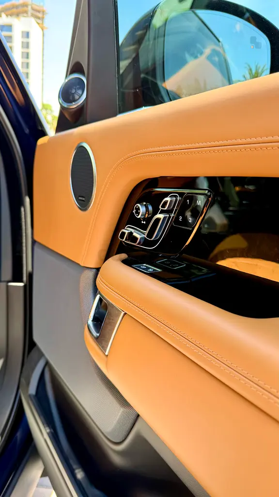 2020 Land Rover Range Rover Vogue SE V8 Supercharged | GCC Specs | Al Tayer Warranty  Service - Image 5