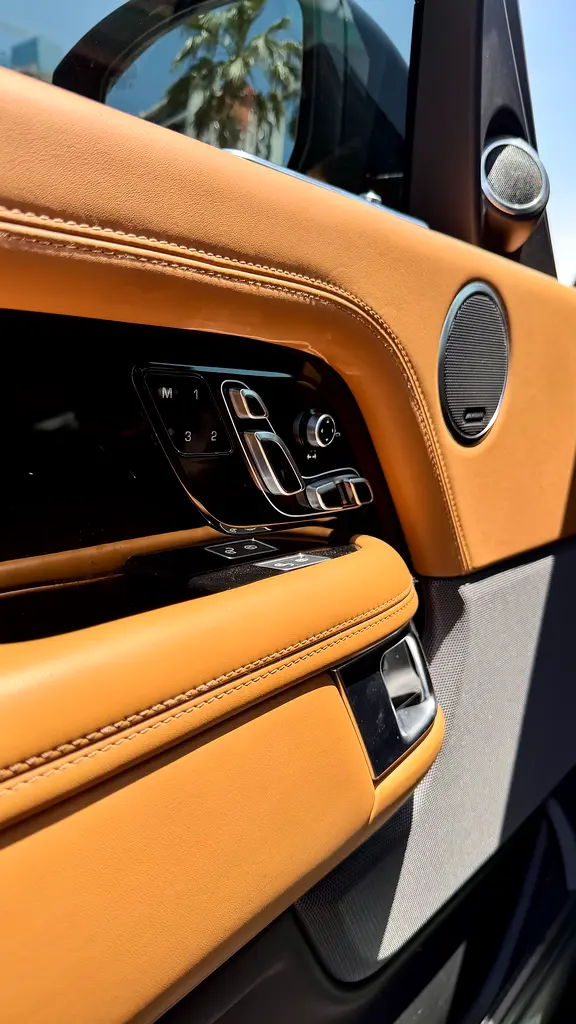 2020 Land Rover Range Rover Vogue SE V8 Supercharged | GCC Specs | Al Tayer Warranty  Service - Image 6