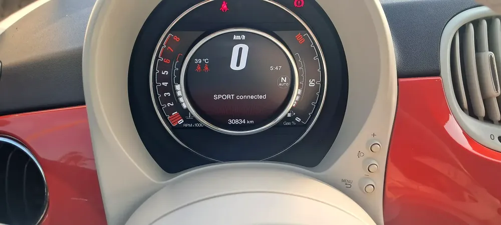 FIAT 500 2024 GCC CONVERITABLE FULL OPTION SERVICE + WARRANTY  AL GHANDI 27-6-2029 + ORGINAL PAINT - Image 17