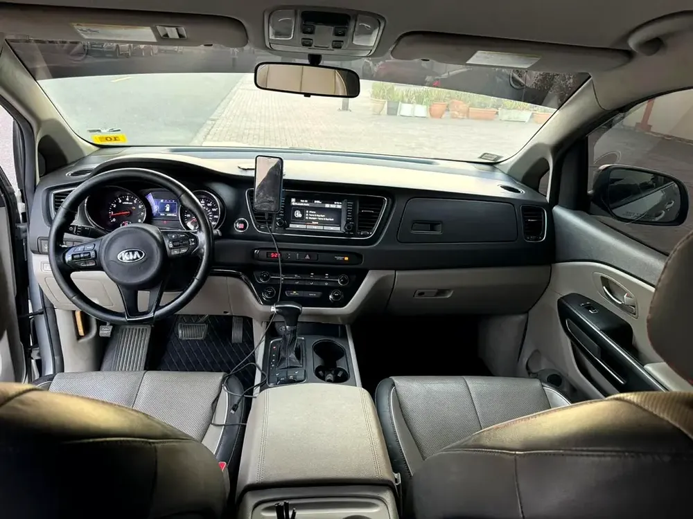 2017 Kia Sedona Limited - American Specs - Perfect Family Car! - Image 10