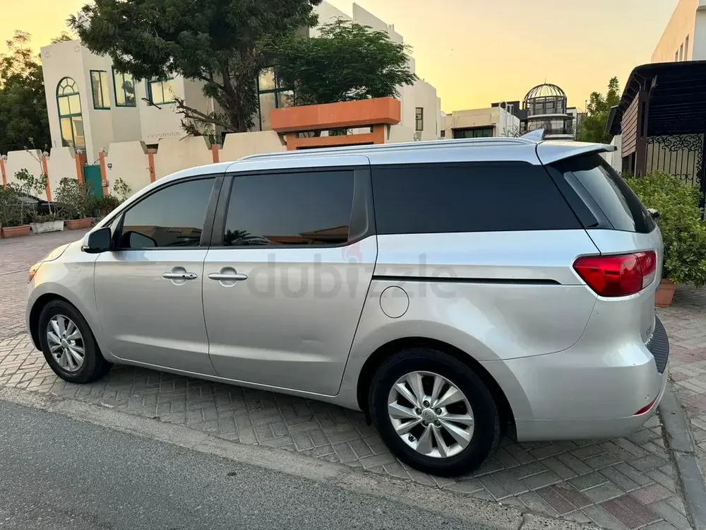 2017 Kia Sedona Limited - American Specs - Perfect Family Car! - Image 4