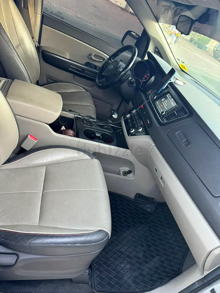 2017 Kia Sedona Limited - American Specs - Perfect Family Car! - Image 6