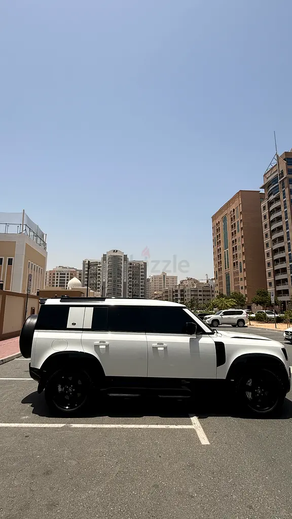 2024 Land Rover Defender V6 110 HSE (P400) GCC Specs - Brand New Condition - Image 4
