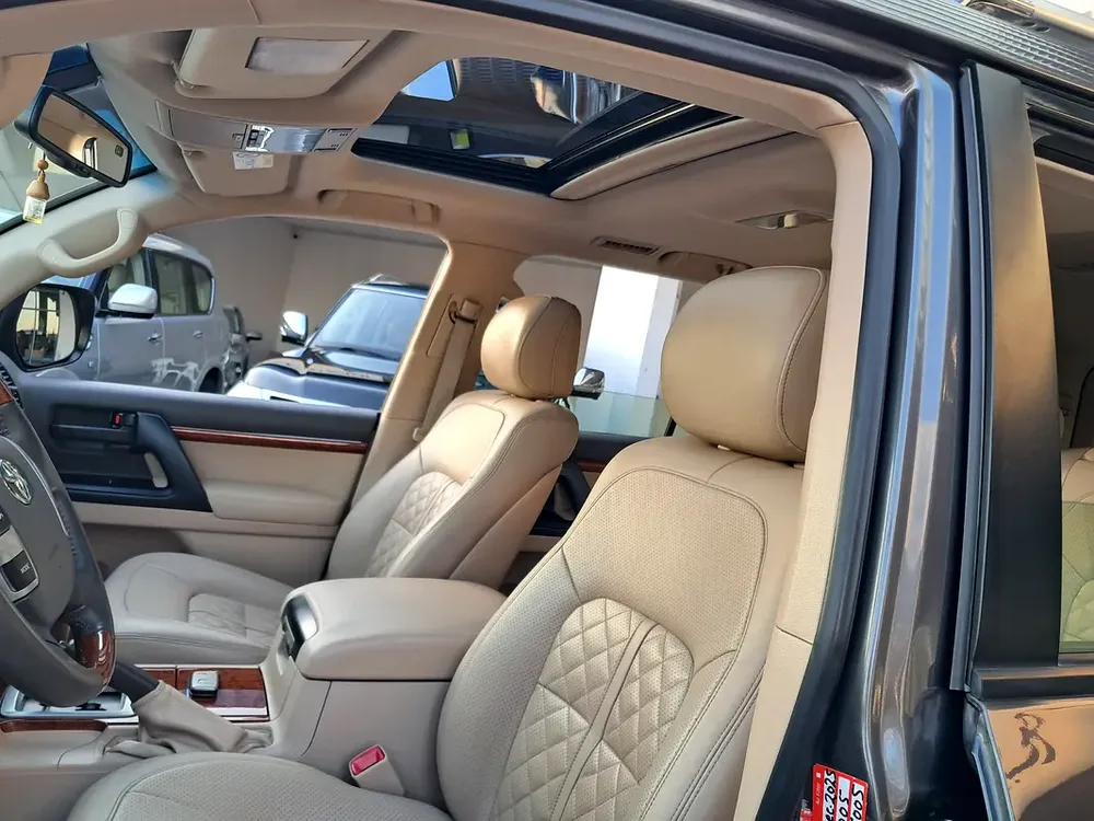 Toyota Land Cruiser GxR V6 Full Option Single Owner Used Very Well Maintained No Any Issue - Image 10