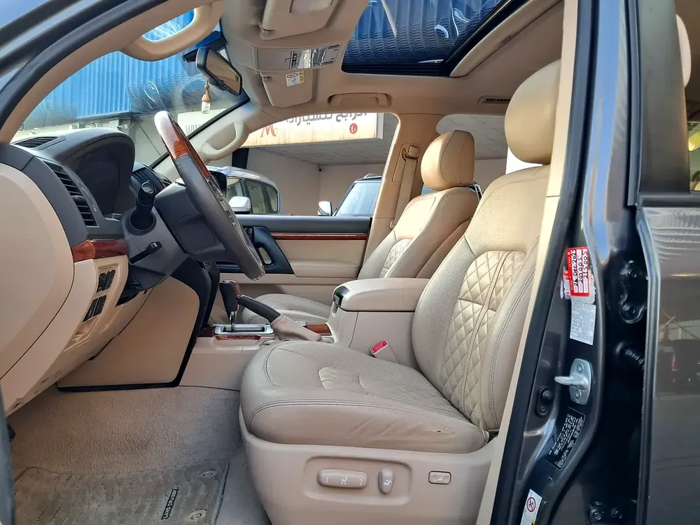 Toyota Land Cruiser GxR V6 Full Option Single Owner Used Very Well Maintained No Any Issue - Image 11