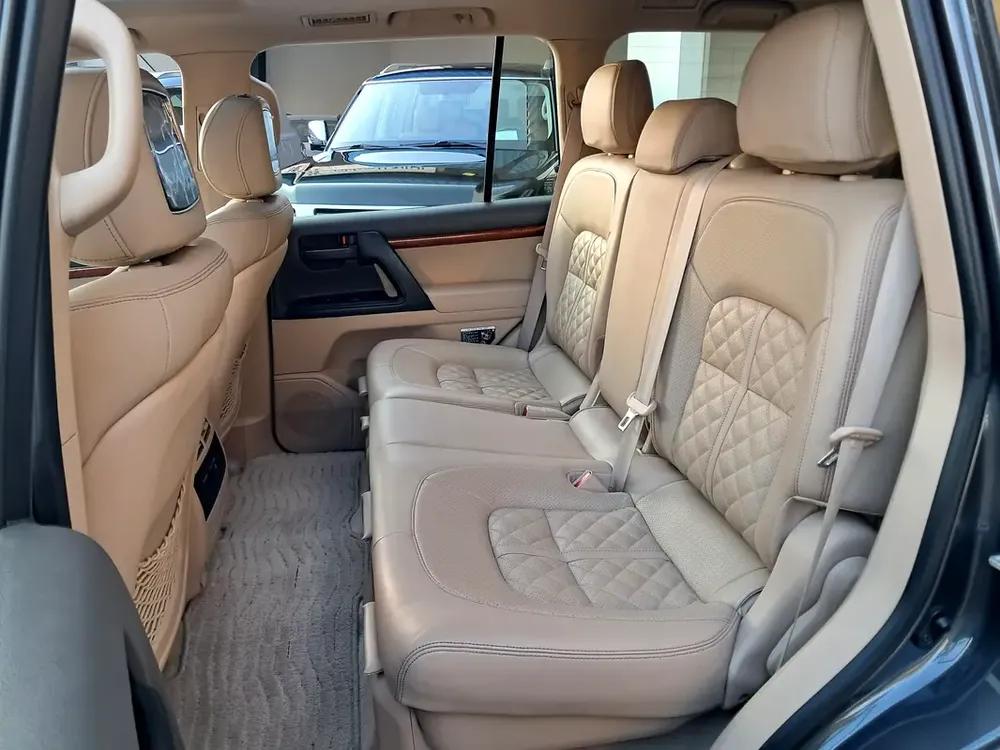 Toyota Land Cruiser GxR V6 Full Option Single Owner Used Very Well Maintained No Any Issue - Image 12