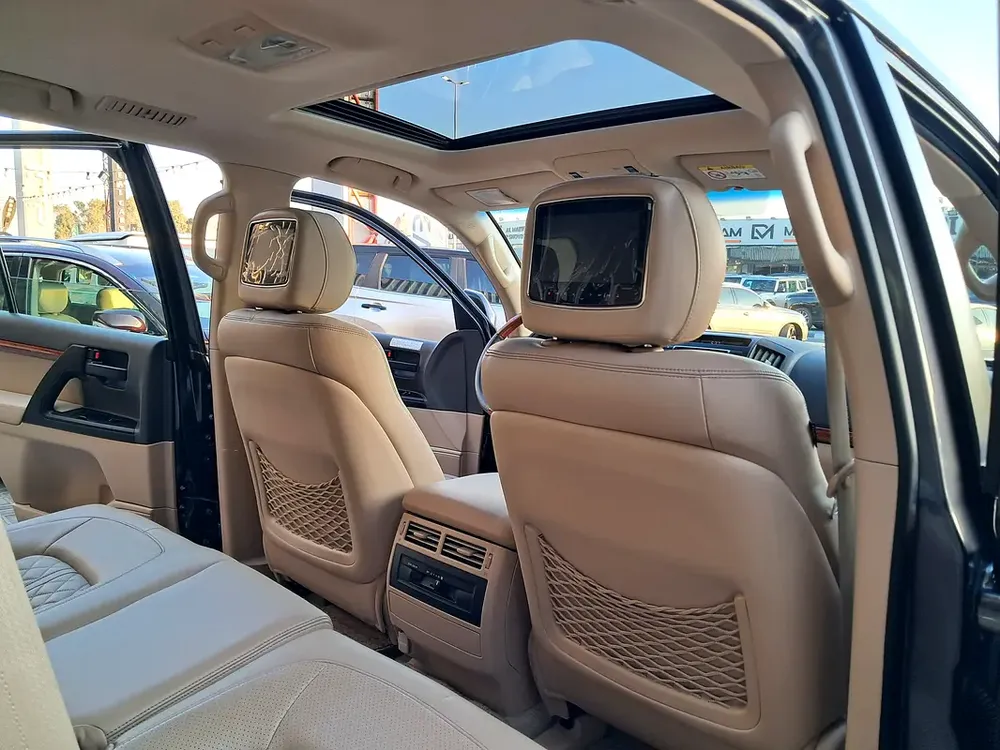 Toyota Land Cruiser GxR V6 Full Option Single Owner Used Very Well Maintained No Any Issue - Image 13