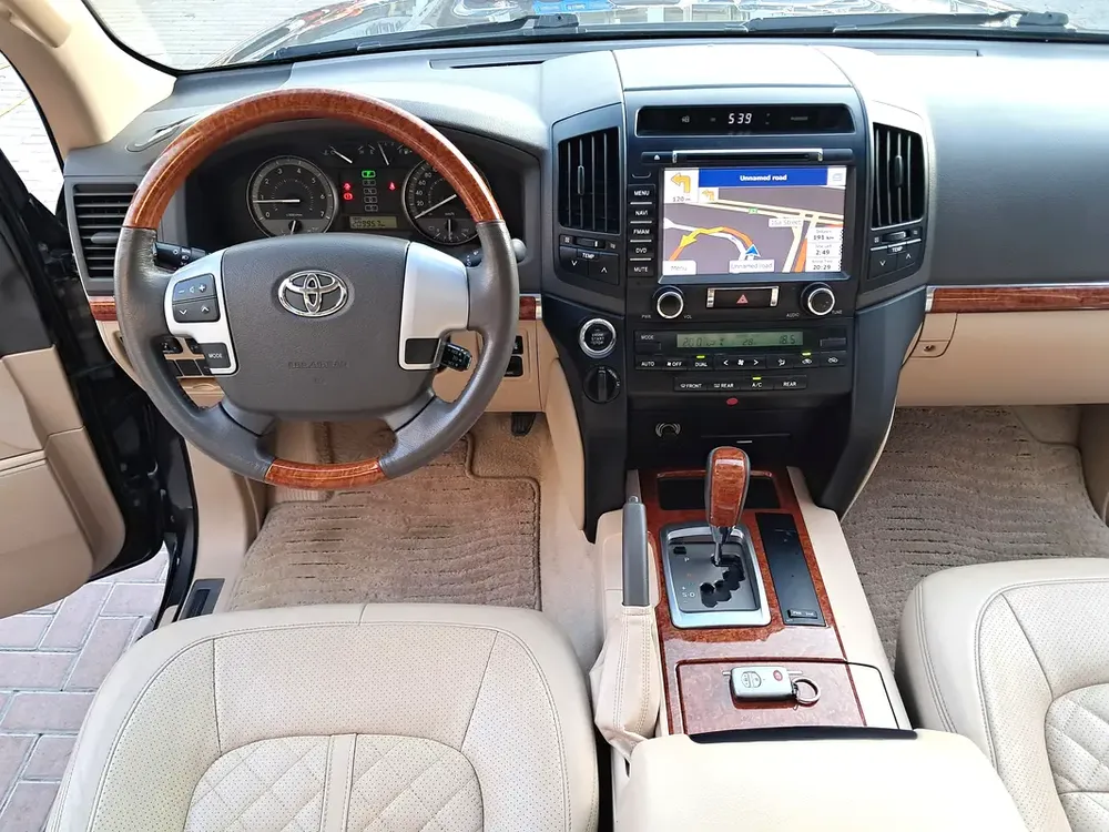 Toyota Land Cruiser GxR V6 Full Option Single Owner Used Very Well Maintained No Any Issue - Image 17