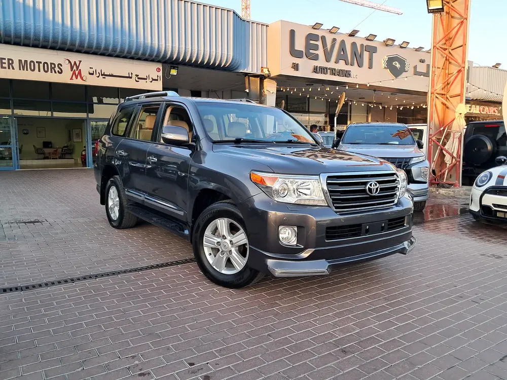 Toyota Land Cruiser GxR V6 Full Option Single Owner Used Very Well Maintained No Any Issue - Image 4
