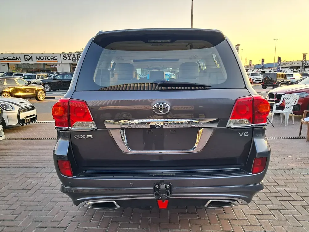 Toyota Land Cruiser GxR V6 Full Option Single Owner Used Very Well Maintained No Any Issue - Image 7