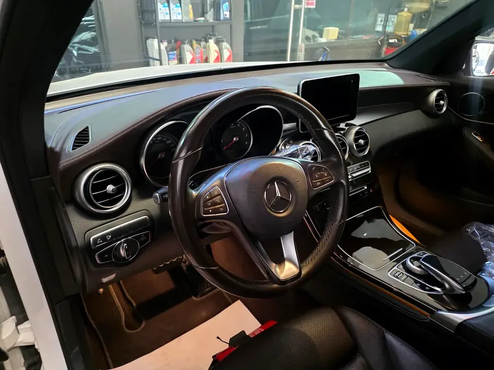 MERCEDES-BENZ GLC 250 4MATIC 2018 GCC - Image 9