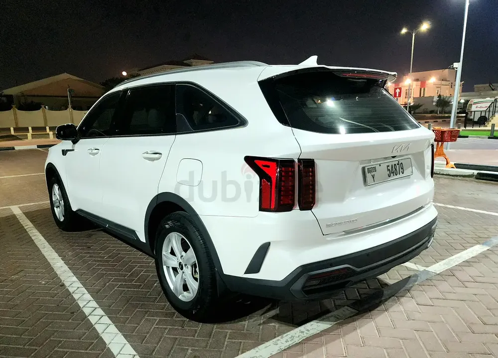 Kia Sorento 2023 GCC  2.5L  2FWD - Image 5