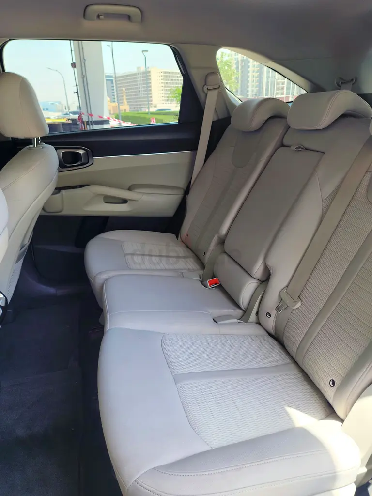 Kia Sorento 2023 GCC  2.5L  2FWD - Image 9