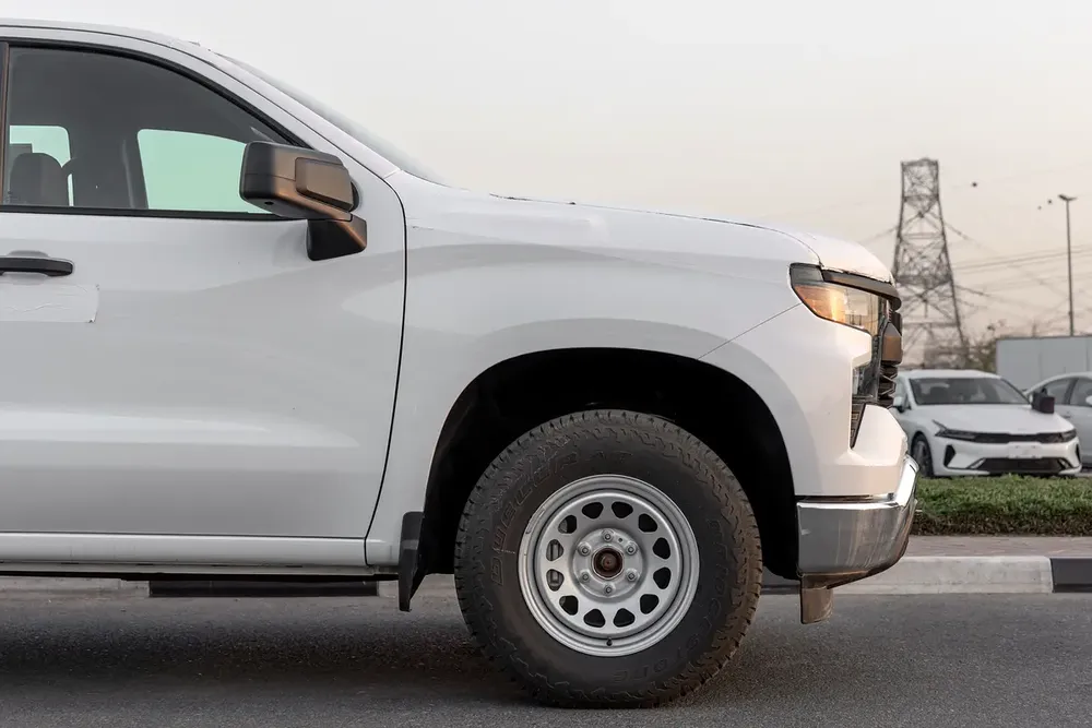 CHEVROLET SILVERADO | V8 5.3L | 4WD | GCC | 2025  (Export) - Image 8