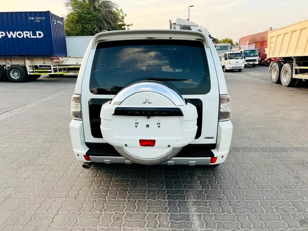 MITSUBISHI PAJERO FULL OPTION 2011 - Image 5