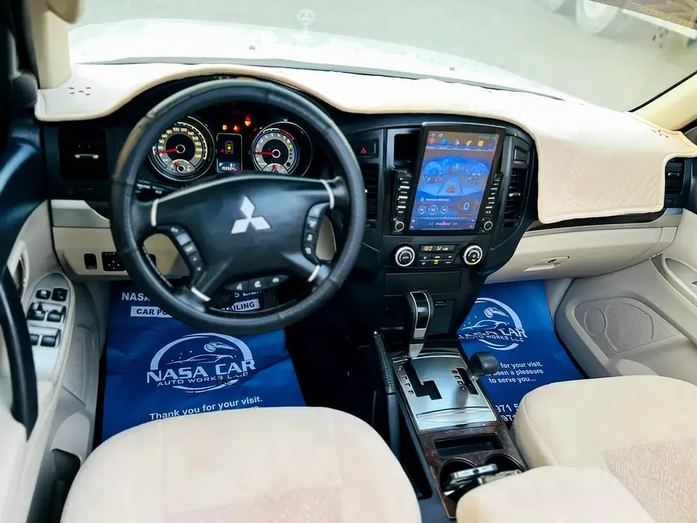 MITSUBISHI PAJERO FULL OPTION 2011 - Image 8