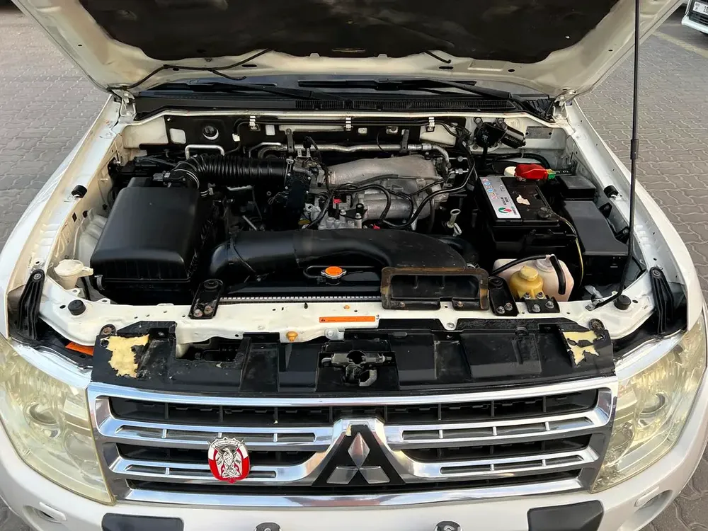 MITSUBISHI PAJERO FULL OPTION 2011 - Image 9
