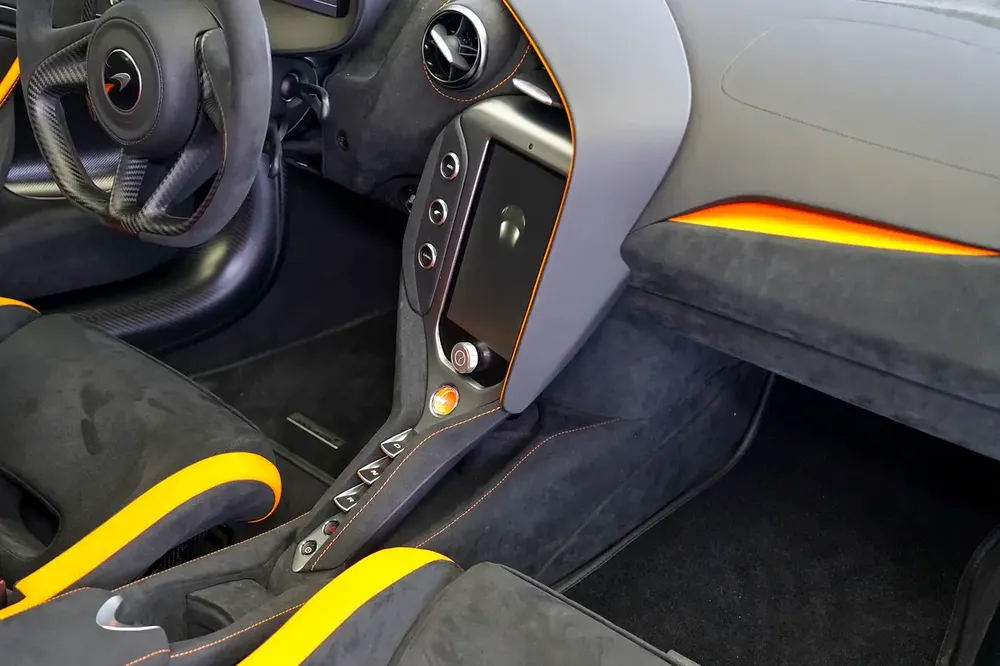 750 S | CARBON TRIM EXTERIOR | ALCANTARA SEATS | WARRANTY AVAILABLE - Image 16