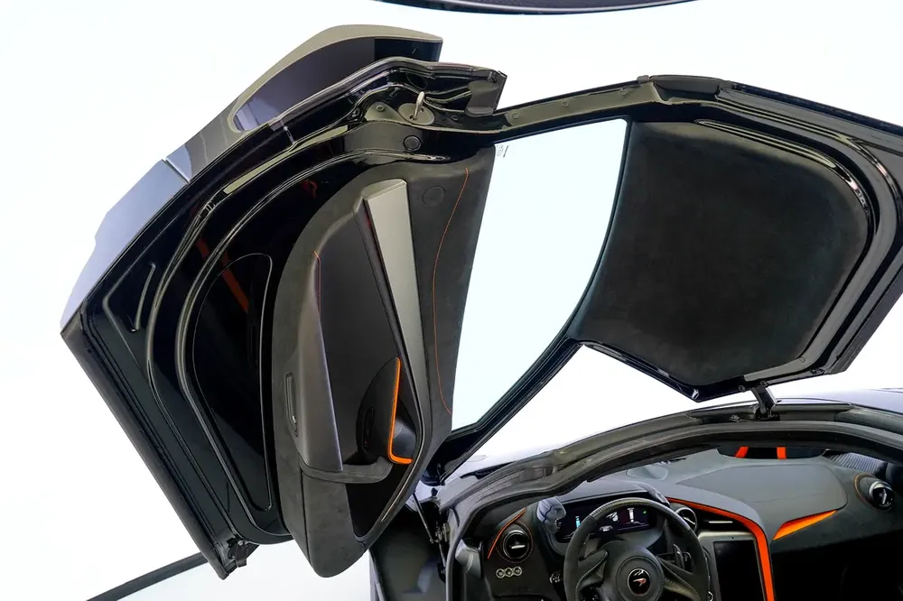 750 S | CARBON TRIM EXTERIOR | ALCANTARA SEATS | WARRANTY AVAILABLE - Image 9