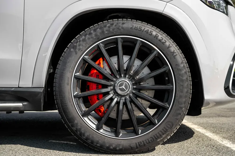 2023 Mercedes-AMG GLS 63 4Matic+ | 4.0L Twin-Turbo V8 | 603 HP | 16,000 KM - Image 6