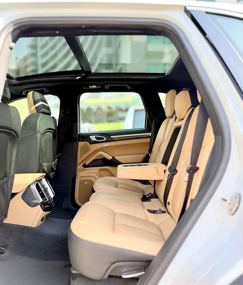 Porsche Cayenne S 2015 | GCC Specs | Well Maintained - Image 10