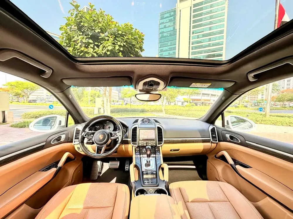 Porsche Cayenne S 2015 | GCC Specs | Well Maintained - Image 11
