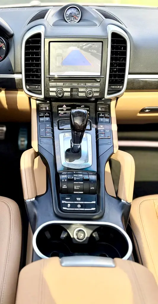 Porsche Cayenne S 2015 | GCC Specs | Well Maintained - Image 12