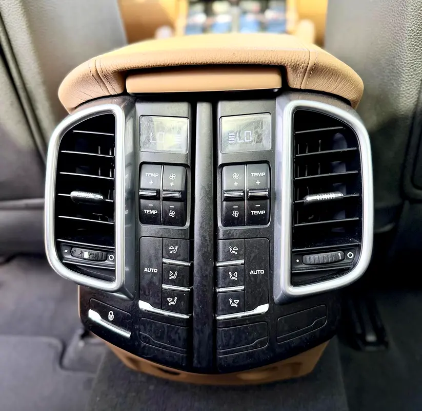 Porsche Cayenne S 2015 | GCC Specs | Well Maintained - Image 13