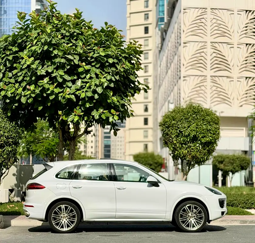 Porsche Cayenne S 2015 | GCC Specs | Well Maintained - Image 4