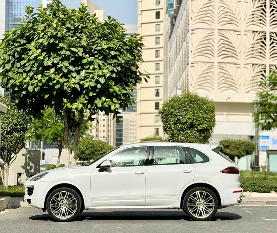 Porsche Cayenne S 2015 | GCC Specs | Well Maintained - Image 8